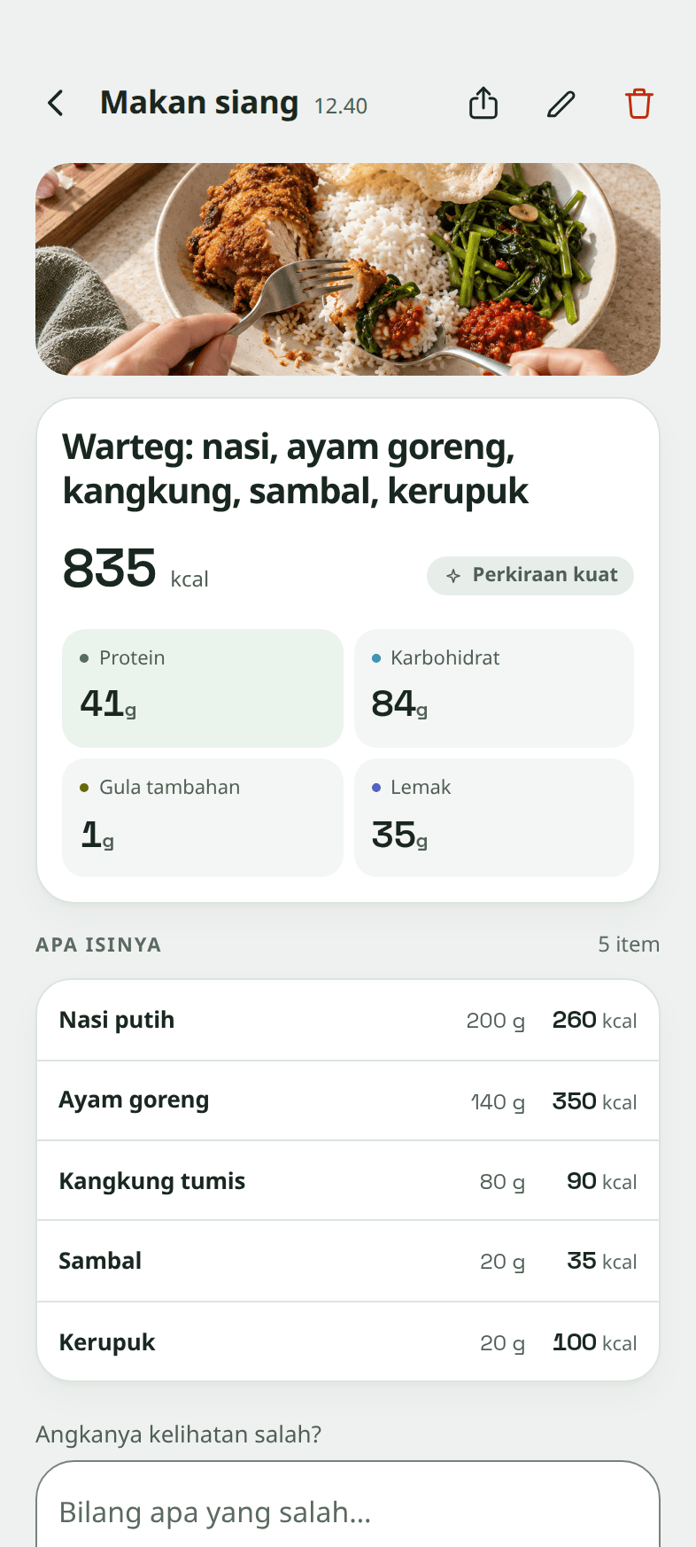 Satu makanan dibuka: fotonya, 835 kkal ditandai Perkiraan kuat, keempat makronya, dan lima bahan yang ditemukan lengkap dengan gram dan kalorinya masing-masing.