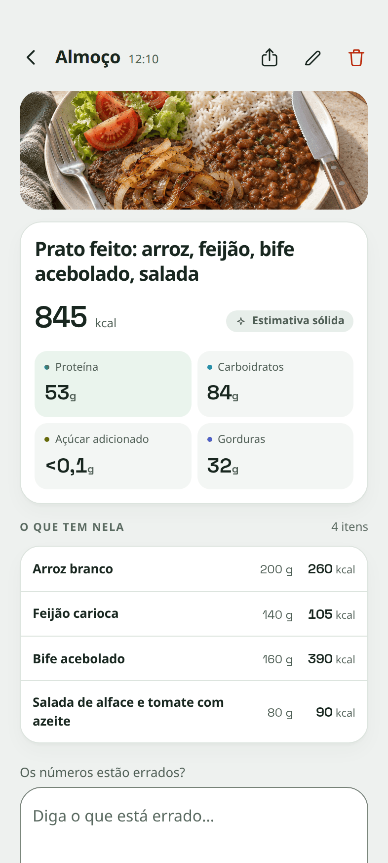 Uma refeição aberta: a foto, 845 kcal marcadas como Estimativa sólida, os quatro macros, e os quatro itens encontrados com os gramas e as calorias de cada um.